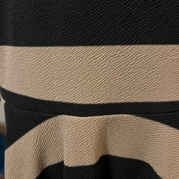 Black and Tan Nicole Lularoe - Picture 3 of 4